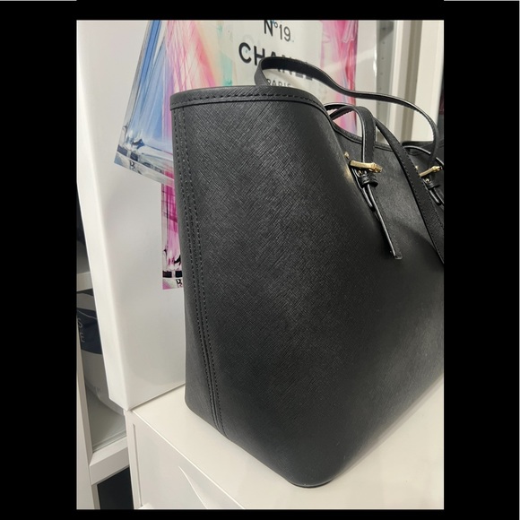 Michael Kors tote - Picture 9 of 15